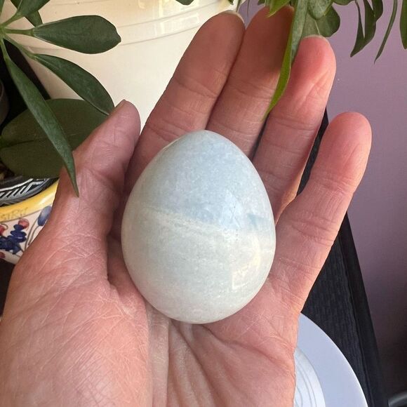 Celestine Crystal‎ Egg Meditation Stone - Picture 2 of 12
